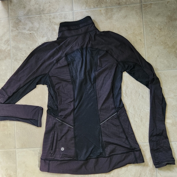 Lululemon Run For Gold 1/2 Zip - Size 6 - Picture 2 of 12